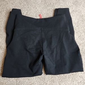 Spanx Cropped Capri Black Leggings Med Petite